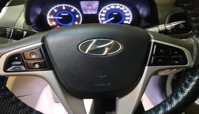 2011 Hyundai Verna FLUIDIC 1.6 CRDI SX, Diesel, Manual, 1,08,118 km, interior