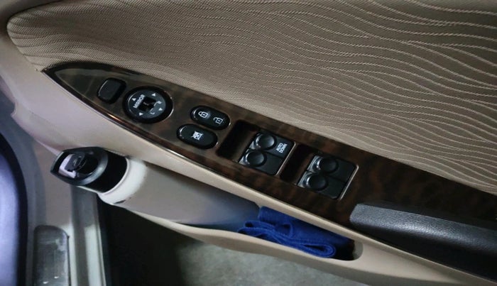 2011 Hyundai Verna FLUIDIC 1.6 CRDI SX, Diesel, Manual, 1,08,118 km, interior