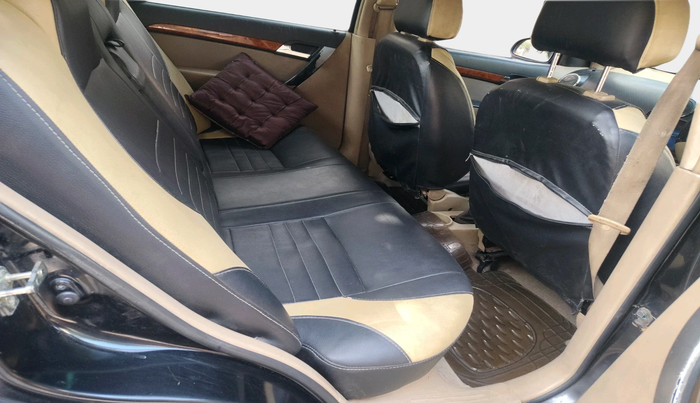 2010 Chevrolet Aveo LT 1.4 ABS, Petrol, Manual, 1,25,066 km, interior