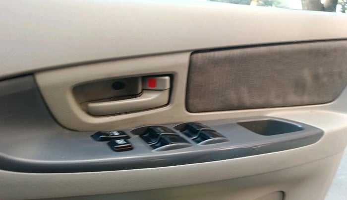 2012 Toyota Innova 2.5 G 7 STR, Diesel, Manual, 1,13,419 km, interior