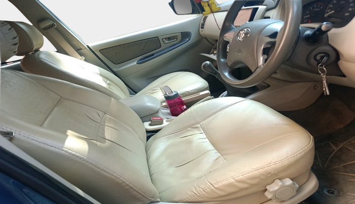 2012 Toyota Innova 2.5 G 7 STR, Diesel, Manual, 1,13,419 km, interior