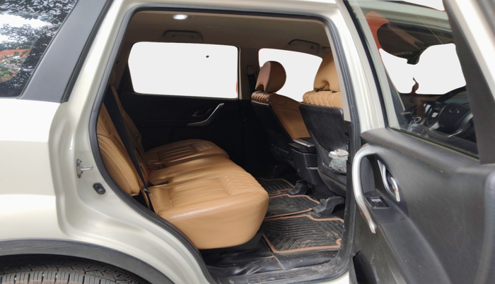 2018 Mahindra XUV500 W7, Diesel, Manual, 55,532 km, interior
