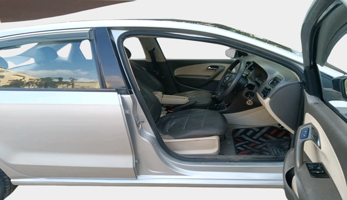 2011 Volkswagen Vento TRENDLINE 1.6, Petrol, Manual, 1,15,315 km, interior