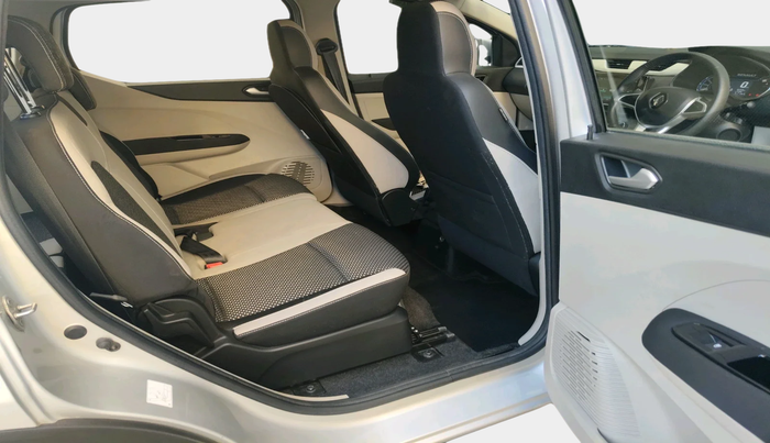 2020 Renault TRIBER RXZ AMT, Petrol, Automatic, 16,550 km, interior