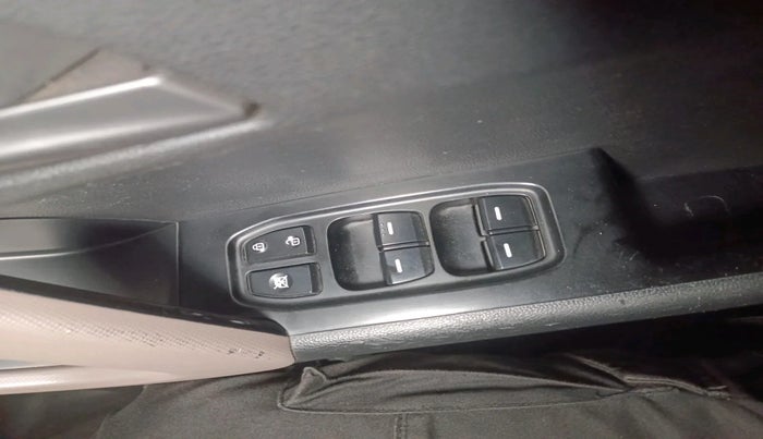 2016 Hyundai Creta S PLUS 1.6 AT DIESEL, Diesel, Automatic, 94,139 km, interior