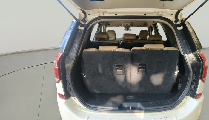 2021 Mahindra XUV500 W7, Diesel, Manual, 1,60,010 km, exterior