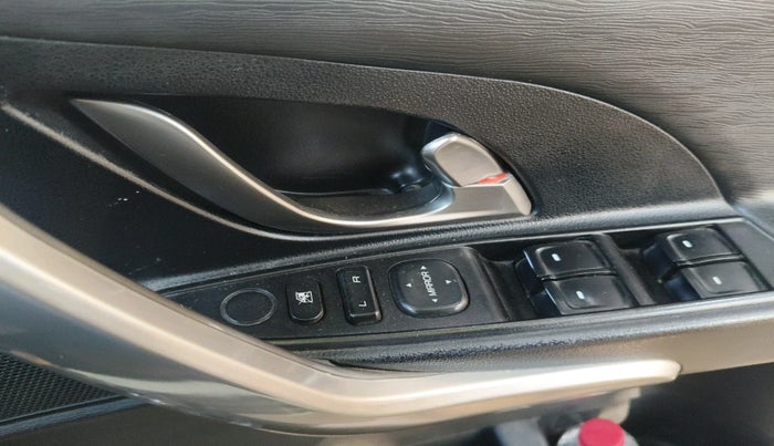 2021 Mahindra XUV500 W7, Diesel, Manual, 1,60,010 km, interior