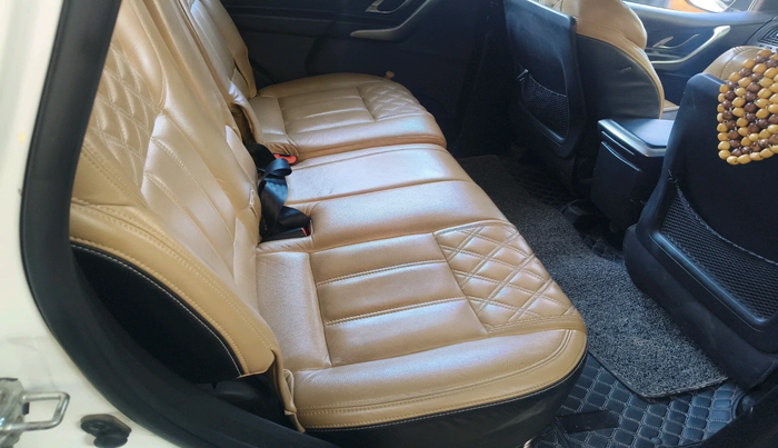 2021 Mahindra XUV500 W7, Diesel, Manual, 1,60,010 km, interior