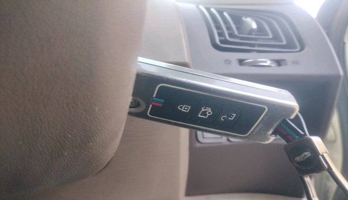 2015 Mahindra XUV500 W8, Diesel, Manual, 81,670 km, interior