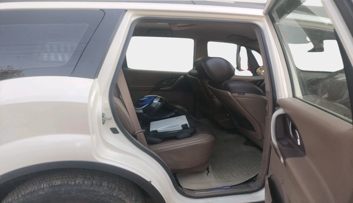 2015 Mahindra XUV500 W8, Diesel, Manual, 81,670 km, interior