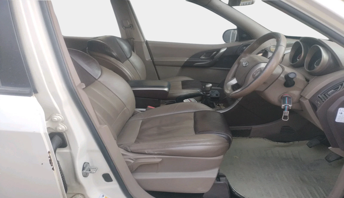 2015 Mahindra XUV500 W8, Diesel, Manual, 81,670 km, interior