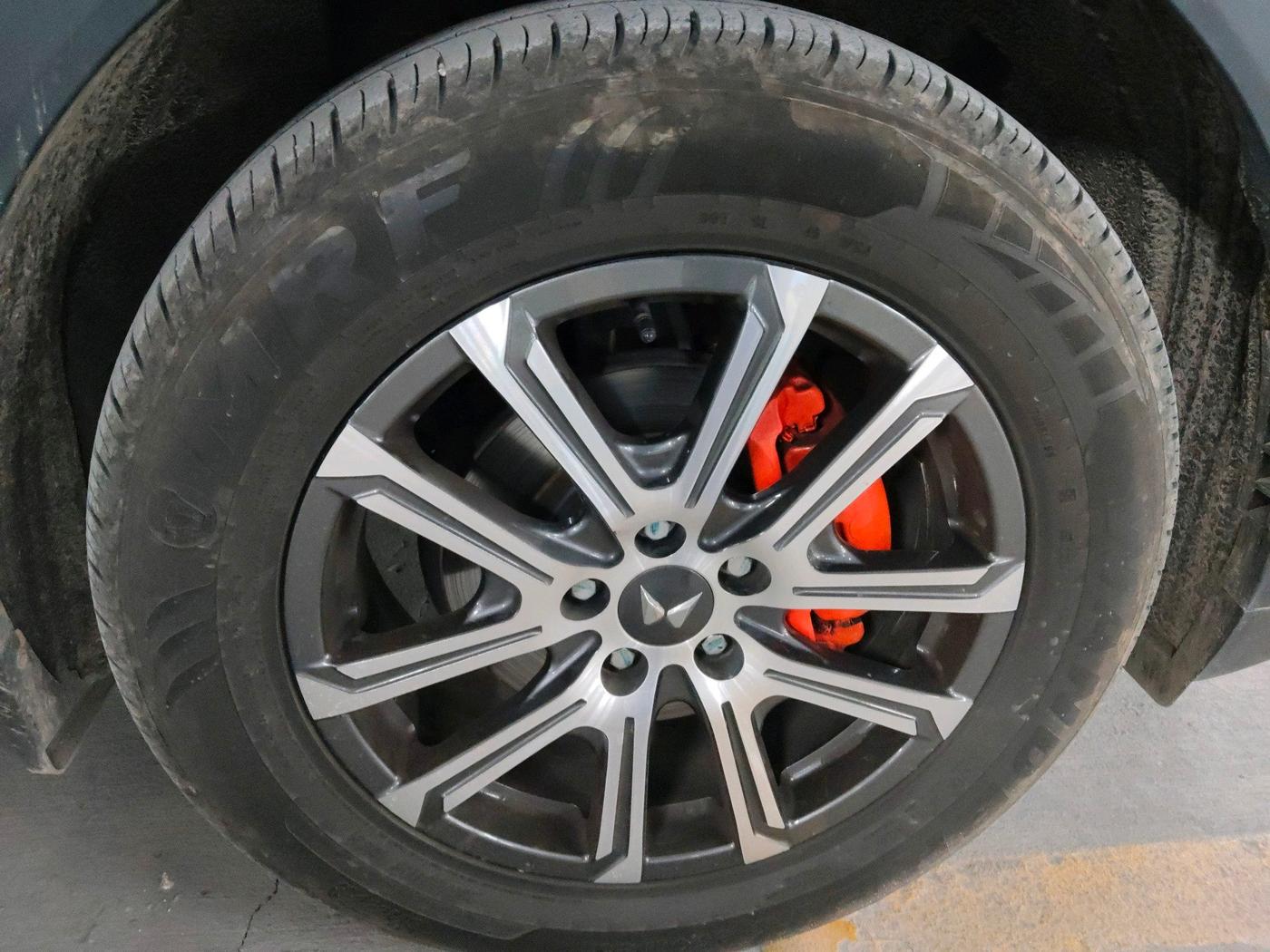 2023 Mahindra XUV700 AX 7 LUXURY D MT 7 STR, Diesel, Manual, 9,251 km, tyre
