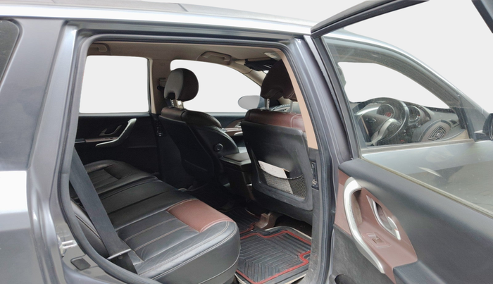 2013 Mahindra XUV500 W8, Diesel, Manual, 1,49,824 km, interior