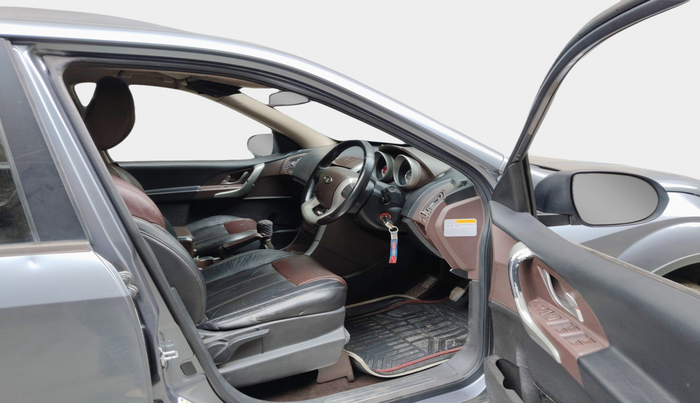 2013 Mahindra XUV500 W8, Diesel, Manual, 1,49,824 km, interior