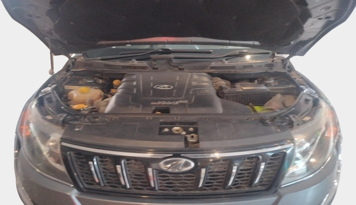 2017 Mahindra XUV500 W6 AT, Diesel, Automatic, 43,760 km, exterior