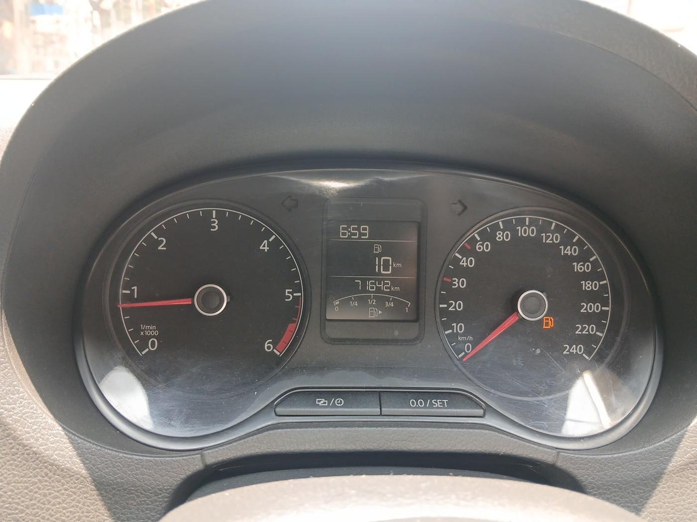 2014 Volkswagen Polo HIGHLINE1.5L, Diesel, Manual, 71,642 km, interior