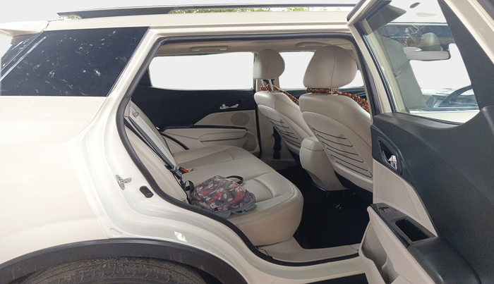 2019 Mahindra XUV300 W8 (O) 1.5 DIESEL, Diesel, Manual, 51,346 km, interior
