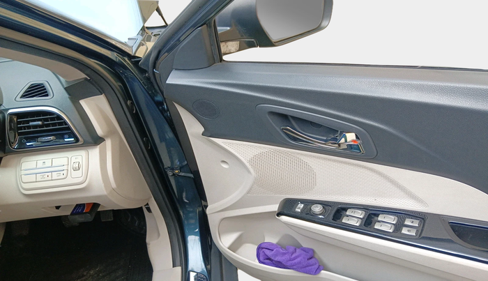 2023 Mahindra XUV300 W8 (O) 1.5 DIESEL, Diesel, Manual, 41,995 km, interior