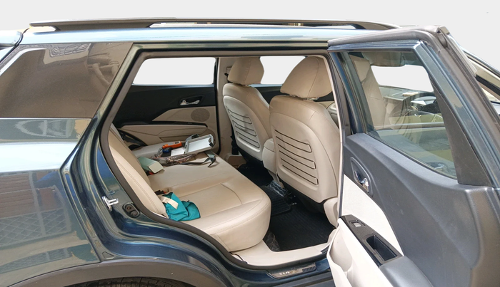 2023 Mahindra XUV300 W8 (O) 1.5 DIESEL, Diesel, Manual, 41,995 km, interior