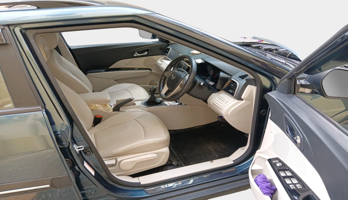 2023 Mahindra XUV300 W8 (O) 1.5 DIESEL, Diesel, Manual, 41,995 km, interior