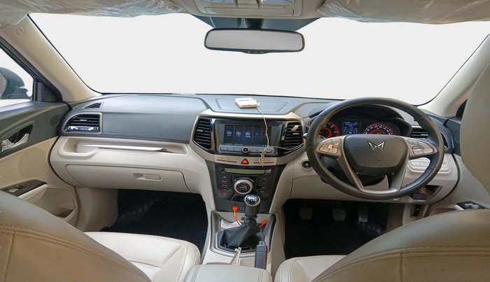 2023 Mahindra XUV300 W8 (O) 1.5 DIESEL, Diesel, Manual, 41,995 km, interior