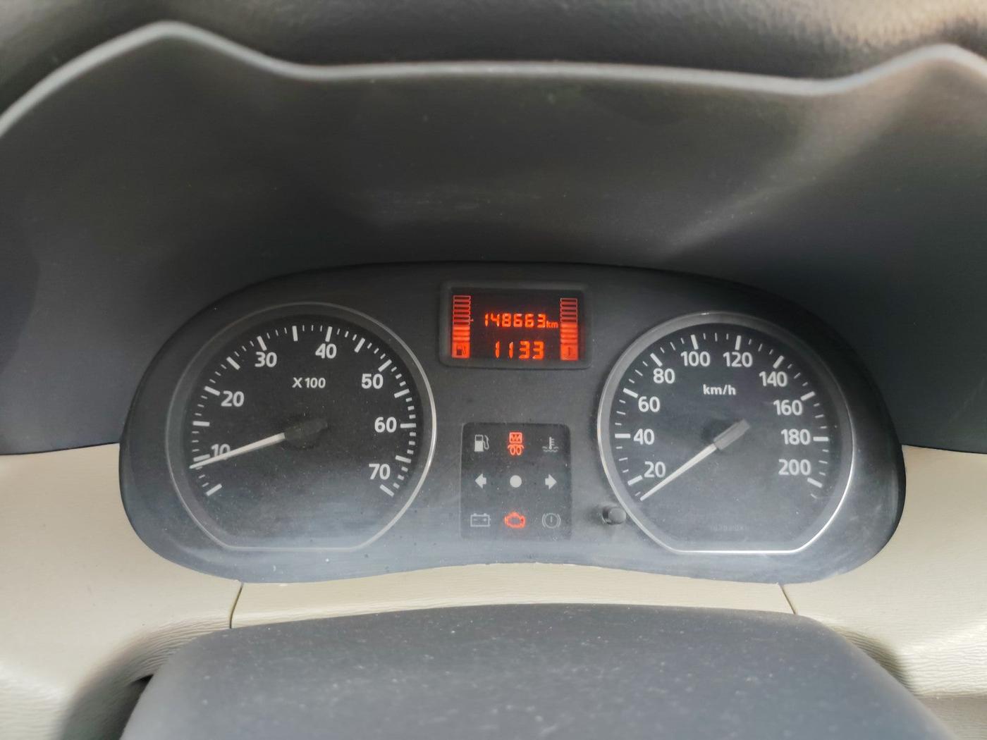 2013 Nissan Terrano XV D THP 110 PS, Diesel, Manual, 1,49,000 km, interior