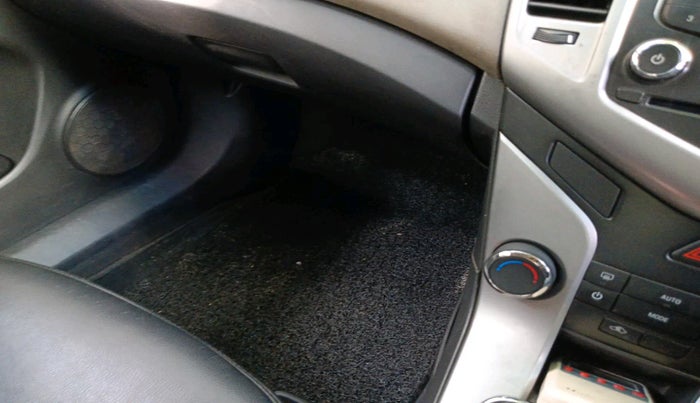 2012 Chevrolet Cruze LT, Diesel, Manual, 70,341 km, interior