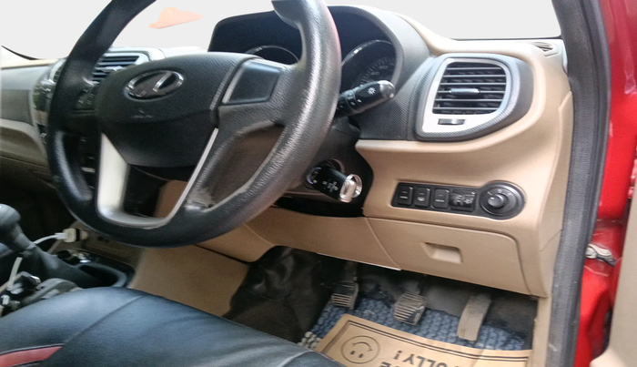 2018 Mahindra TUV300 T8, Diesel, Manual, 83,851 km, interior