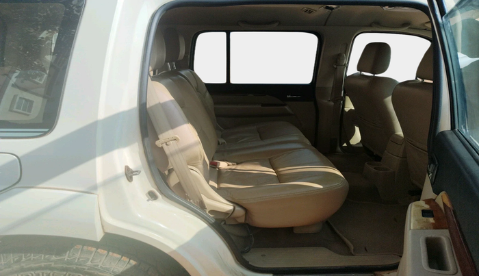 2011 Ford Endeavour 2.5L 4X2 AT, Diesel, Automatic, 83,826 km, interior