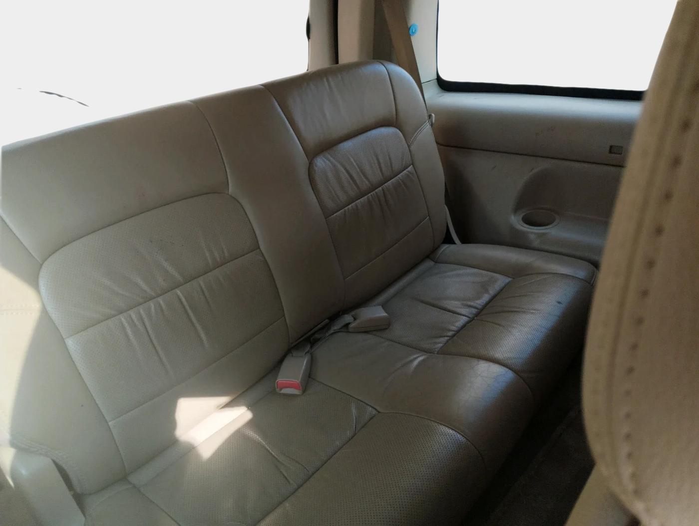 2011 Ford Endeavour 2.5L 4X2 AT, Diesel, Automatic, 83,826 km, interior