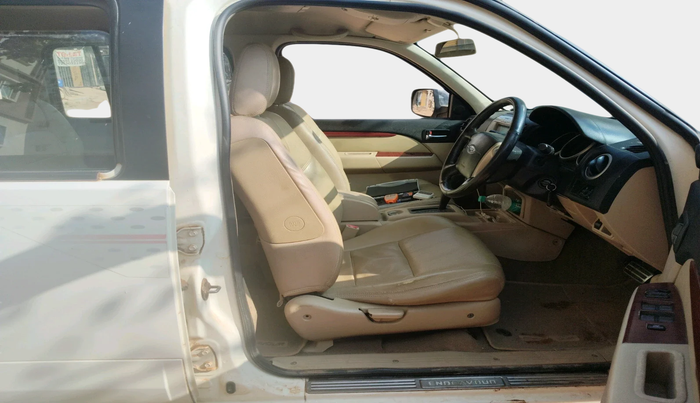 2011 Ford Endeavour 2.5L 4X2 AT, Diesel, Automatic, 83,826 km, interior