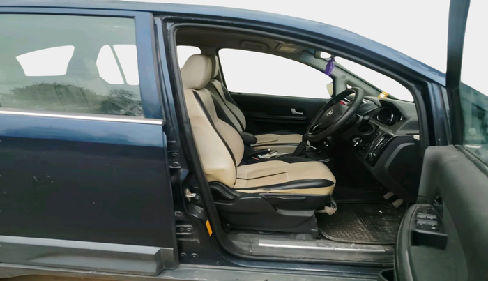 2018 Tata Hexa XE 4X2 7 STR, Diesel, Manual, 1,39,516 km, interior