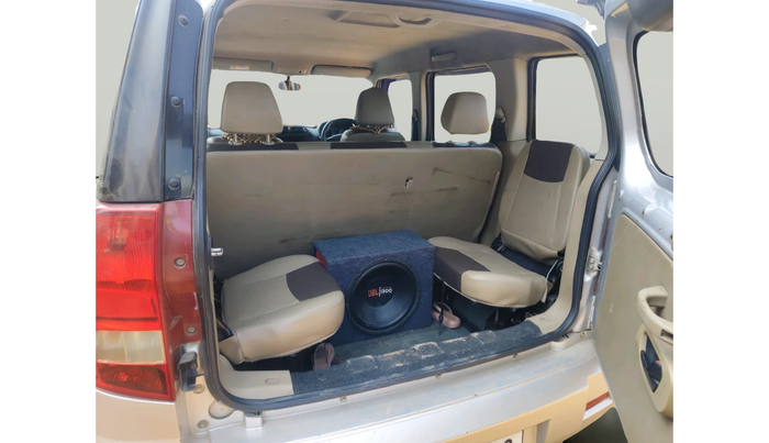 2016 Mahindra TUV300 T4 PLUS, Diesel, Manual, 1,17,465 km, exterior