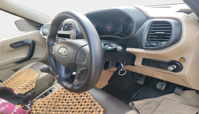 2016 Mahindra TUV300 T4 PLUS, Diesel, Manual, 1,17,465 km, interior