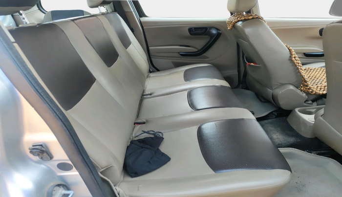 2016 Mahindra TUV300 T4 PLUS, Diesel, Manual, 1,17,465 km, interior