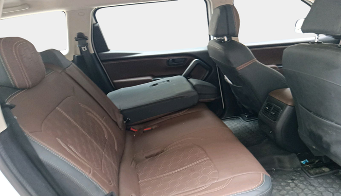 2023 Mahindra SCORPIO-N Z2 DIESEL MT 7 STR, Diesel, Manual, 18,937 km, interior