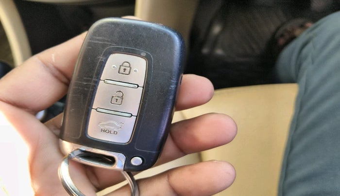 2011 Hyundai Verna FLUIDIC 1.6 VTVT SX OPT, Petrol, Manual, 1,64,129 km, interior