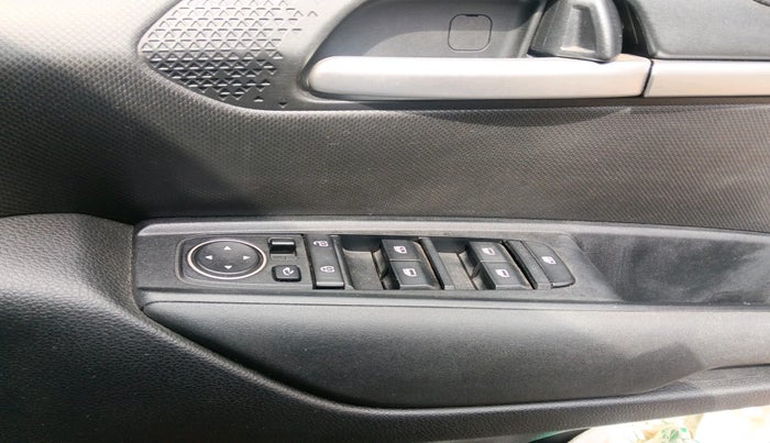 2021 KIA SONET HTK PLUS 1.0 IMT, Petrol, Manual, 54,300 km, interior