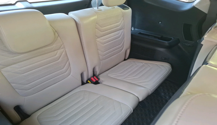 2022 KIA CARENS LUXURY 1.4 PETROL 7 STR, Petrol, Manual, 39,697 km, interior