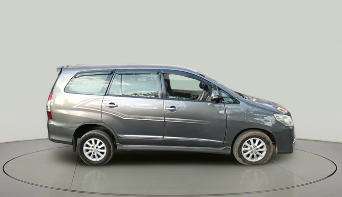 2014 Toyota Innova 2.5 ZX 7 STR, Diesel, Manual, 1,91,145 km, exterior