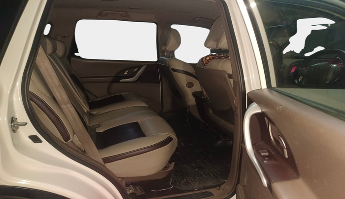 2012 Mahindra XUV500 W8, Diesel, Manual, 1,72,309 km, interior