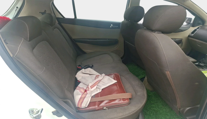 2011 Hyundai i20 MAGNA 1.2, Petrol, Manual, 1,76,529 km, interior