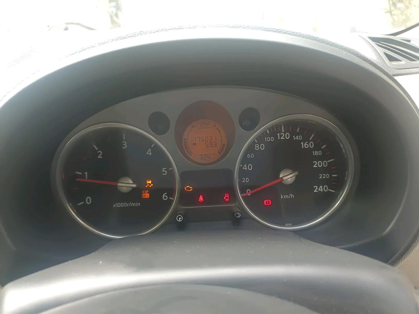 2011 Nissan X Trail SLX MT, Diesel, Manual, 1,75,200 km, interior