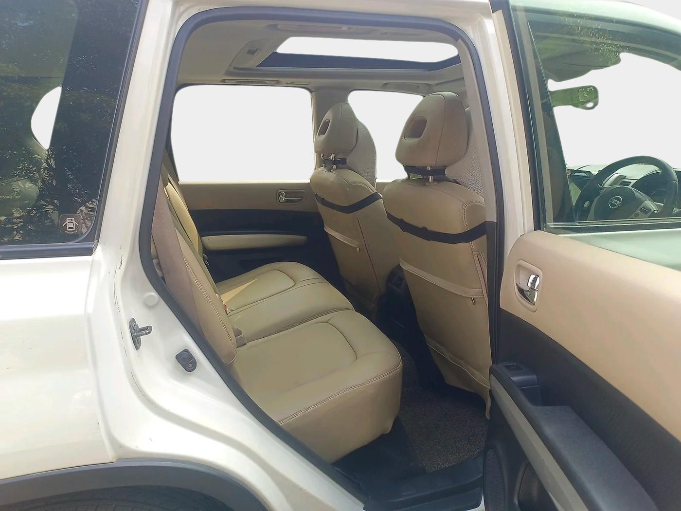 2011 Nissan X Trail SLX MT, Diesel, Manual, 1,75,200 km, interior