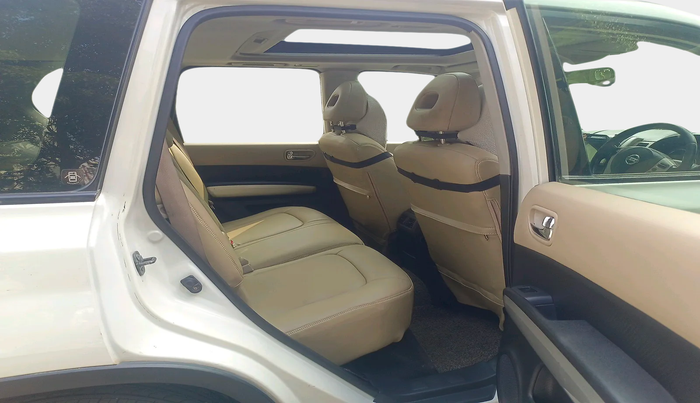 2011 Nissan X Trail SLX MT, Diesel, Manual, 1,75,031 km, interior