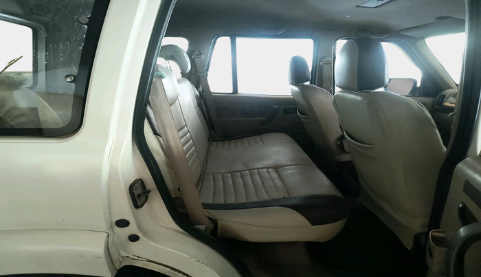 2013 Mahindra Scorpio SLE, Diesel, Manual, 1,62,559 km, interior