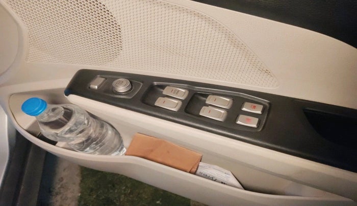 2021 Mahindra XUV300 W4 1.2 PETROL, Petrol, Manual, 73,889 km, interior