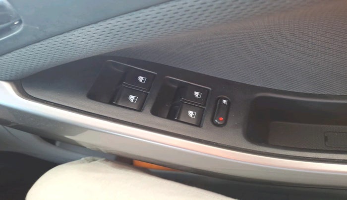 2017 Tata NEXON XZ PLUS PETROL, Petrol, Manual, 26,177 km, interior