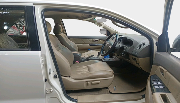 2013 Toyota Fortuner 3.0 4X2 AT, Diesel, Automatic, 2,05,220 km, interior