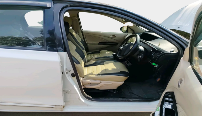 2018 Toyota Etios Liva V, Petrol, Manual, 50,540 km, interior